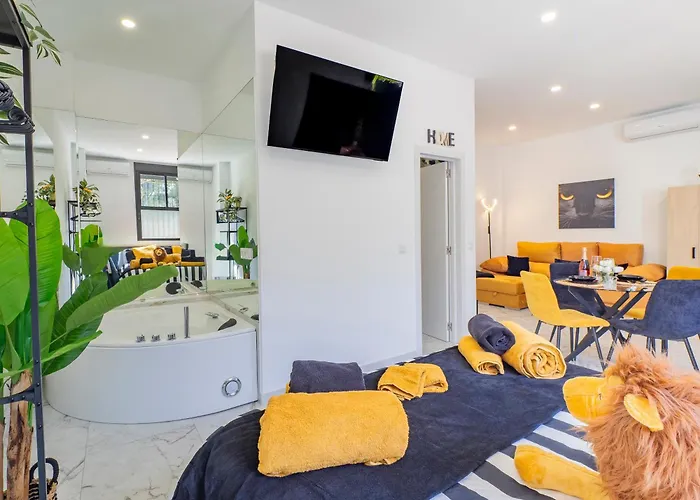 The Juanita Reina\'S Jacuzzi Apartment